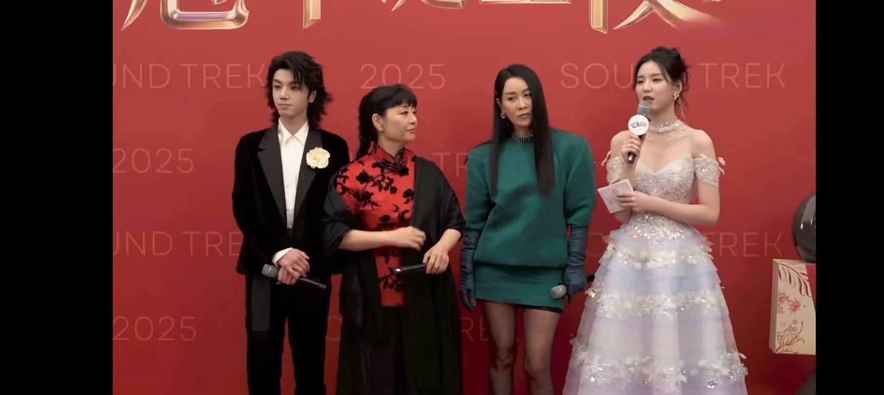 那英 腿精声鸣远扬直播声鸣远扬谁看了那英的大长腿不喊一句绝，这状态真的太顶了！ 