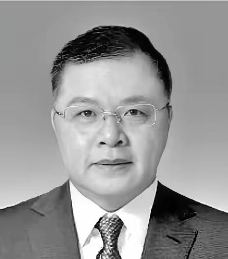 公费留学，他转身入了英国籍，别墅豪车样样有。可国家一声召唤，他二话不说，卖掉剑桥