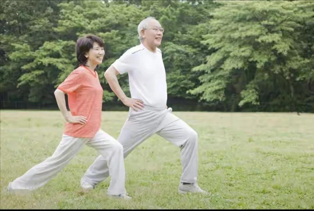 长期走路：开启健康之门的神奇钥匙
 
在健康的世界里，有一种简单却威力巨大的运动
