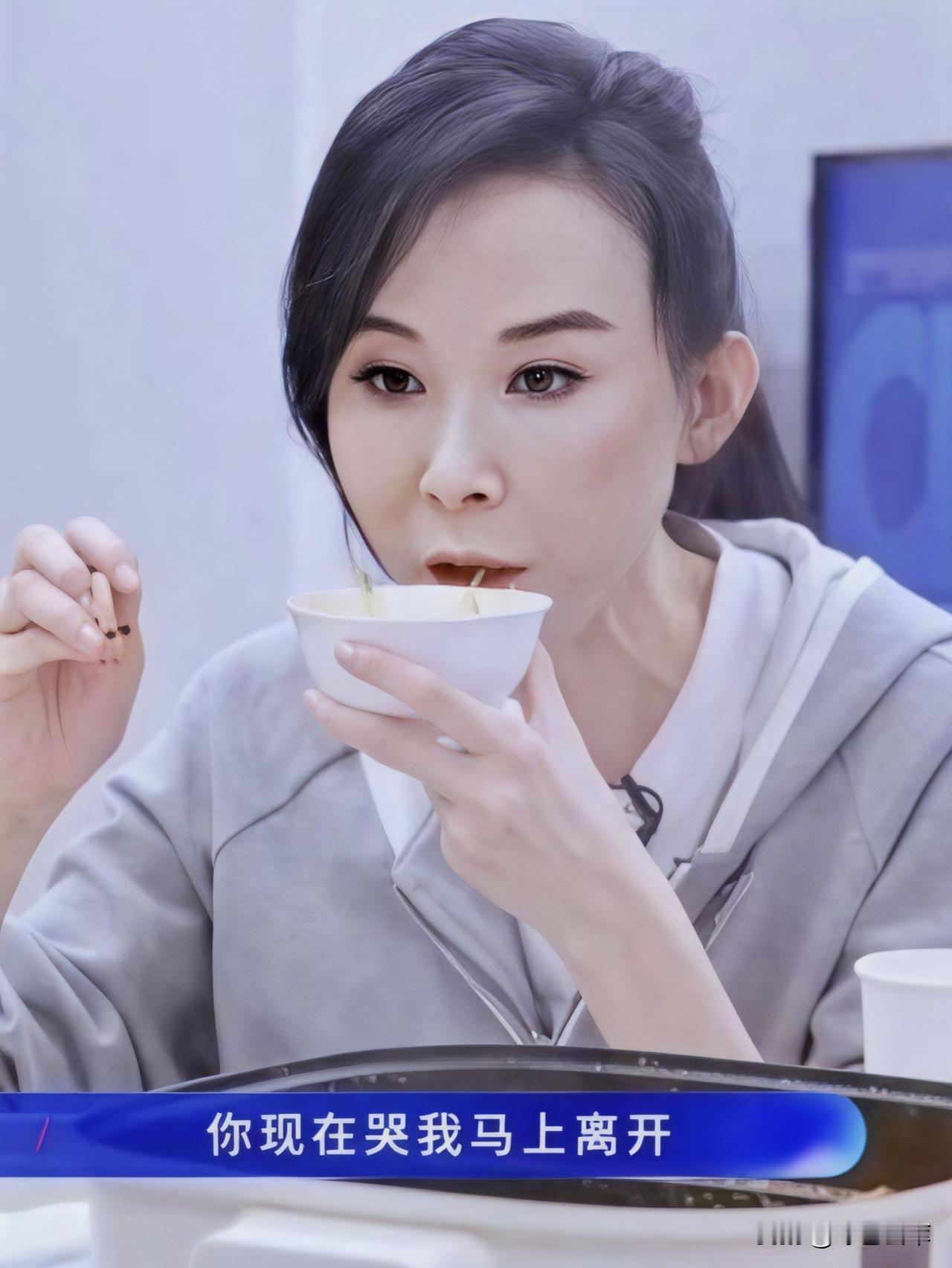 看似狠，其实是清醒。
刚刚看到在《乘风2026》里，萧蔷看到队友安琦因为压力落泪