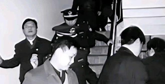 2003年2月24日上午，女教师黄静被发现裸死在宿舍床上，全身赤裸、身上有多处伤