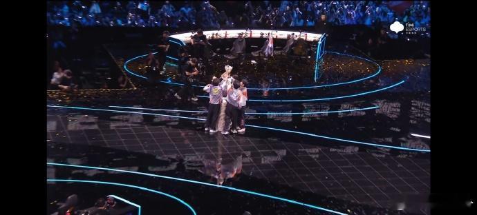 KSG金色雨KSG这一次在比赛中让我们大家看到了他们真正的实力，而且用汗水浇灌而