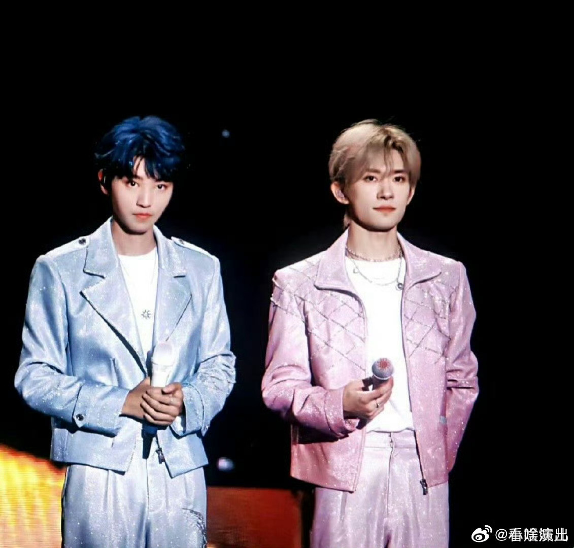 易烊千玺给王俊凯演唱会送花篮了易烊千玺祝王俊凯演唱会圆满成功王俊凯演唱会免费提供