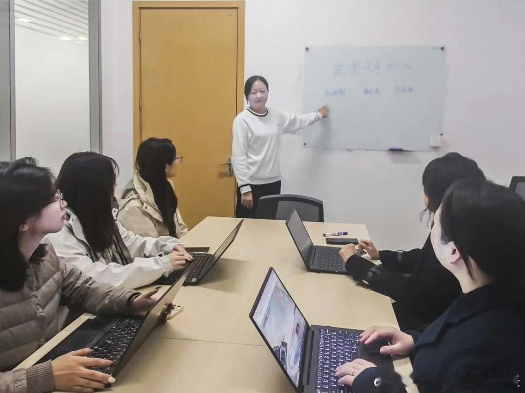 被武汉职场对女性友好程度震撼了 武汉这个城市真的是太美好了呀，而且能够关注到很多