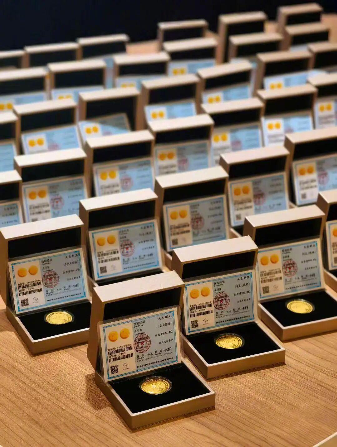 #金条金链成游戏公司年会奖品新宠#【游戏公司年会：有人千万房产重奖爆款团队，有人