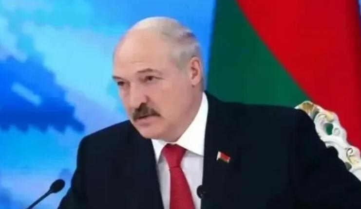 卢卡申科真的是脑子进水！白俄罗斯收到美国邀请，总统卢卡申科随即签署文件，成为首批