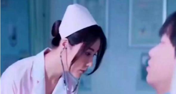 每月三次，是他为自己规划的“公益兼职”，稳定补贴生活。那张纸条和女护士的私约，他