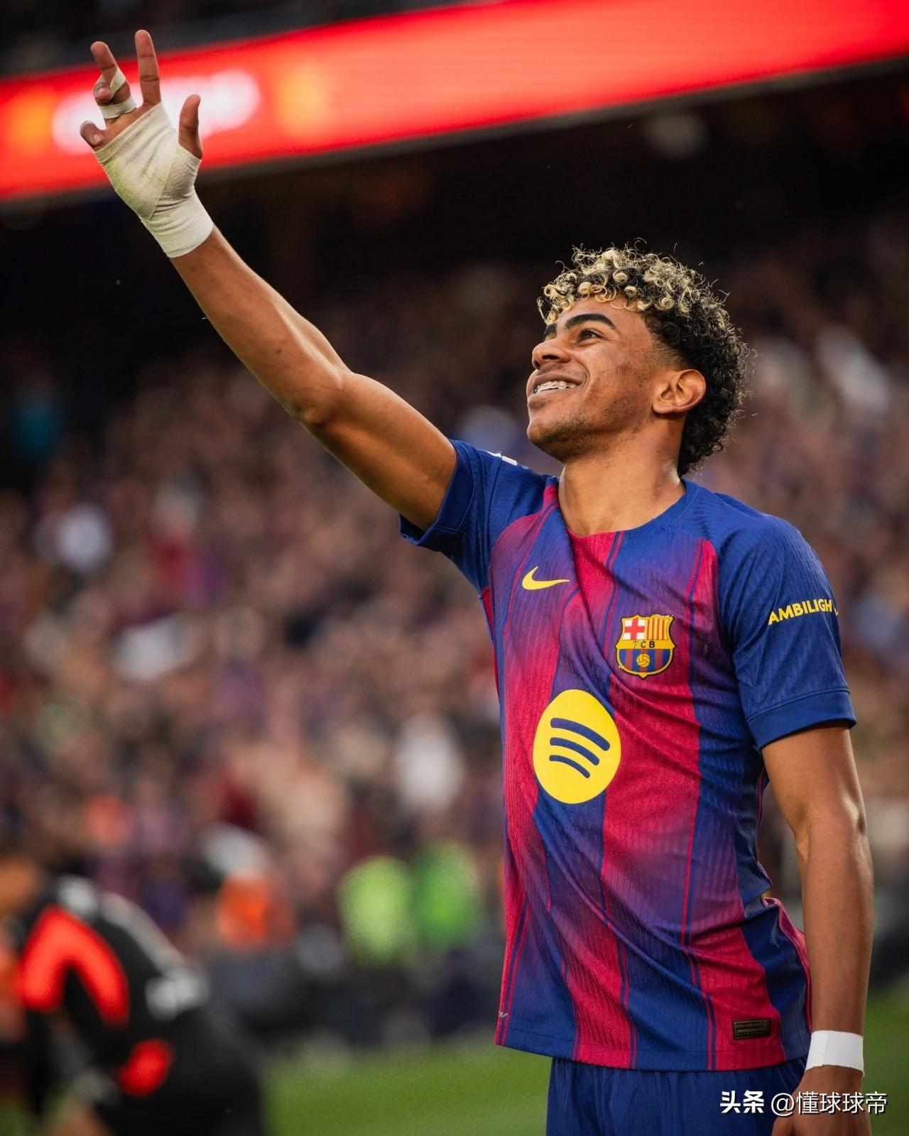 再次超越梅西，亚马尔成为巴萨队史上演帽子戏法最年轻球员!

在巴萨与比利亚雷亚尔