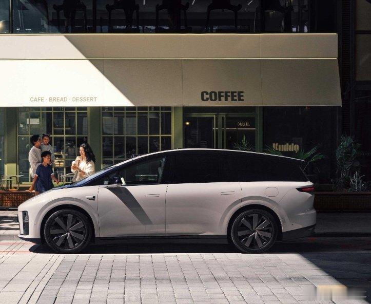 理想i8开启预订理想i8预售35万元起 理想i8定位六座纯电中大型SUV，支持5