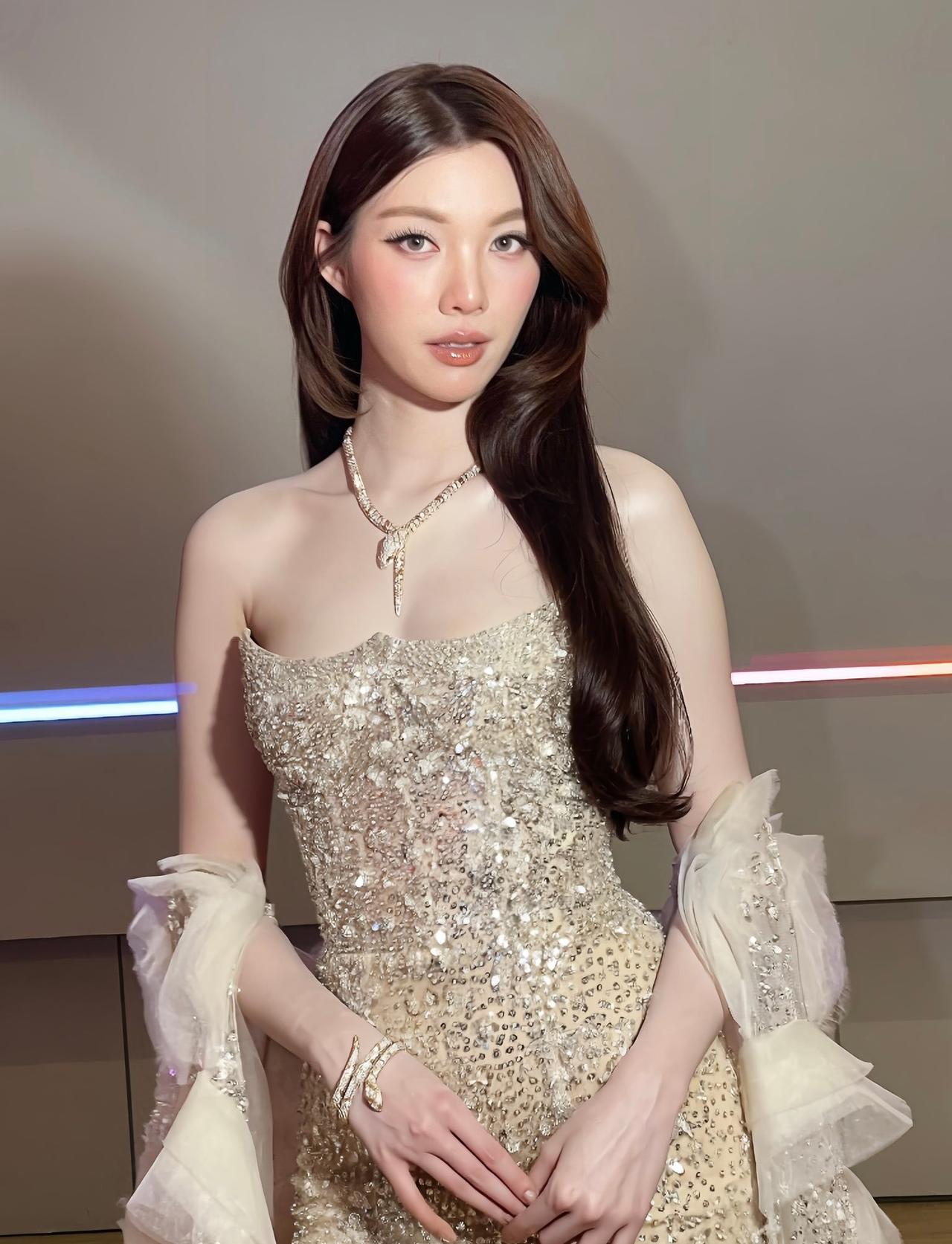这么美的一对没有一起走红毯 大眼仔你超没品！ ​​​