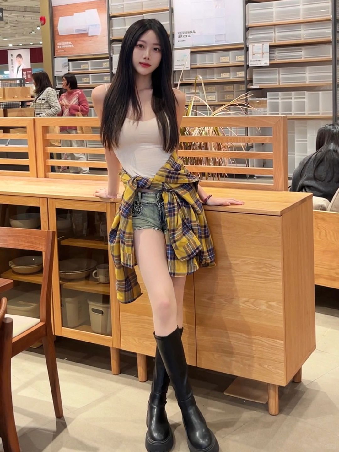 格子衬衫➕小吊带这样搭太好看啦