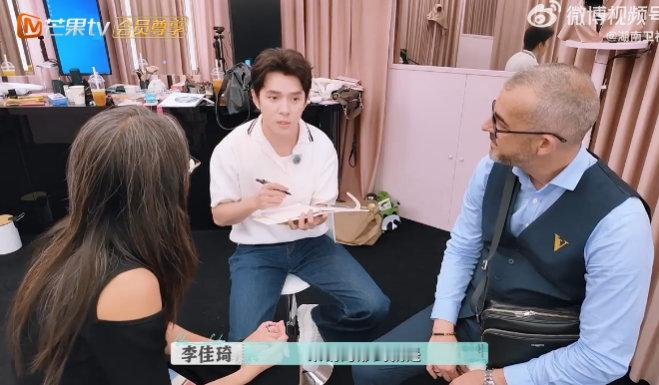 李佳琦的事业粉又幸福了救命！李佳琦谈合作的样子太圈事业粉了！四家药妆店全程高效对