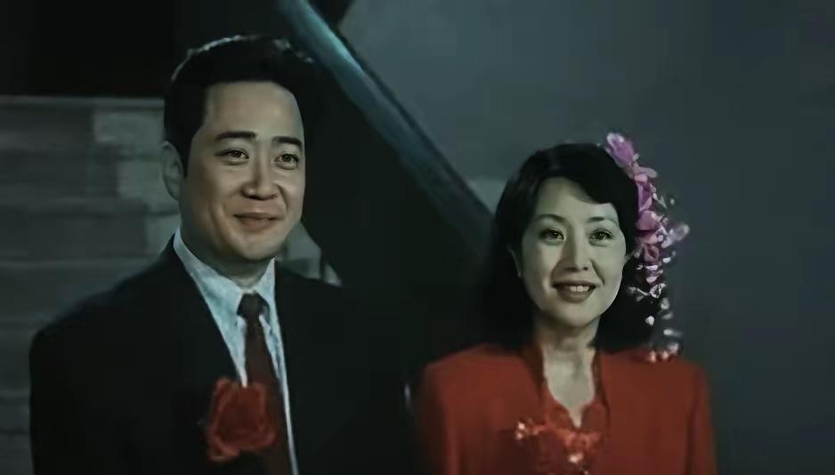 张铁生蹲了十五年大牢。他媳妇董礼平等了十五年。她是沈阳农业大学的讲师，两人是同窗