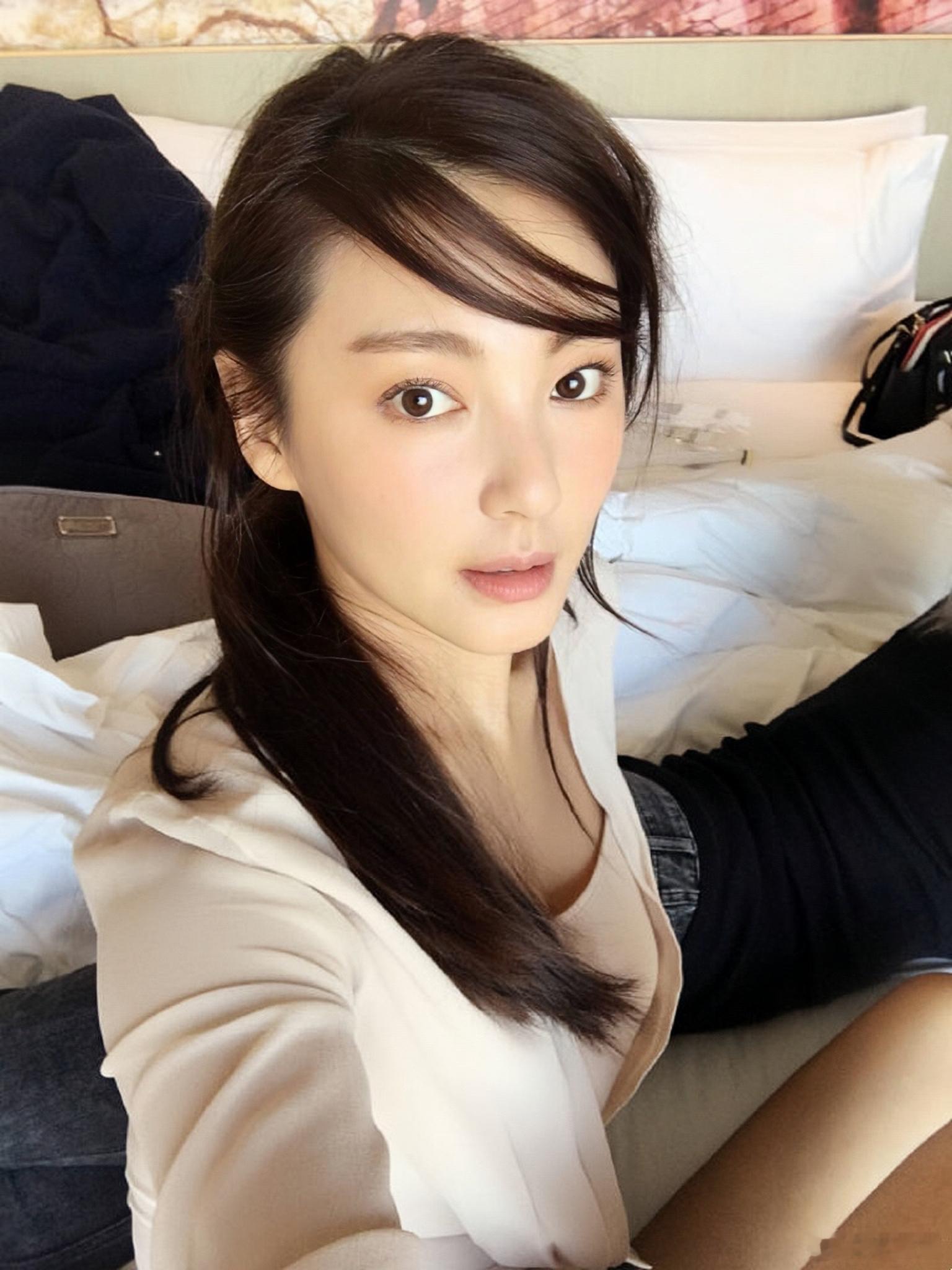 张雨绮 真笨蛋美人。她和王全安在一起那会是真好看，特别大气，简直就是现实版千颂伊