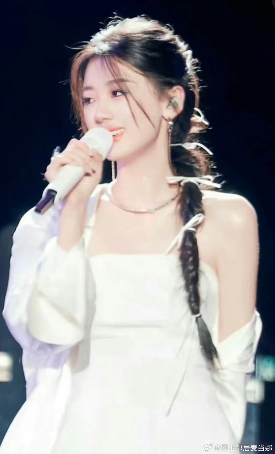 #单依纯想整容被医生拒绝# 还好碰到有医德的医生！！自然美真的很舒适！而且她什么