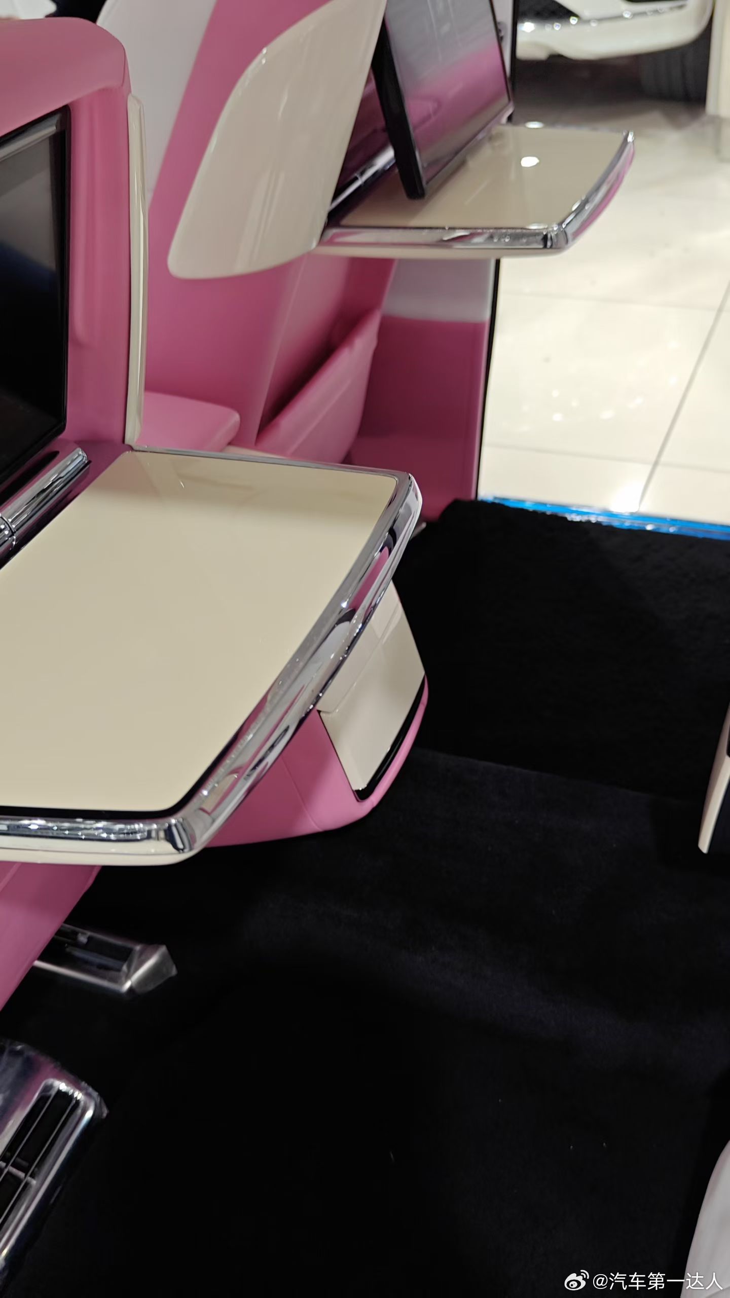 劳斯莱斯幻影加长4座，高定版配色，谁能拒绝 