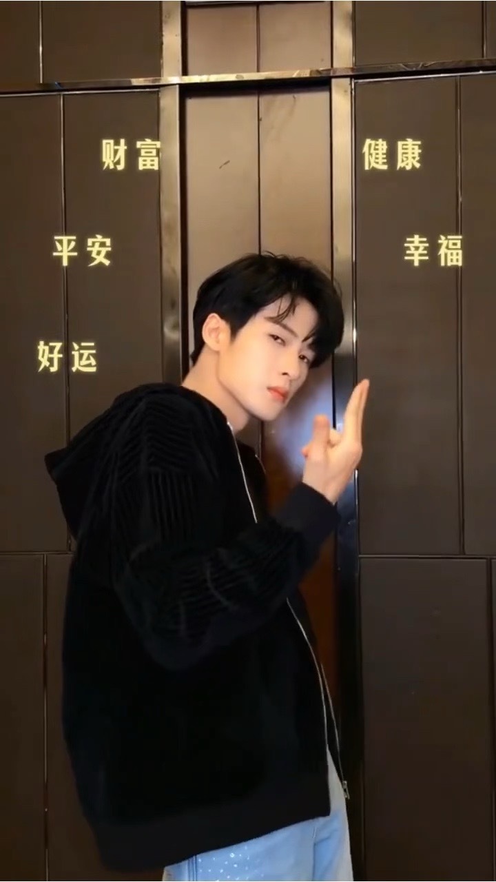 檀健次又跳刀马了，好多祝福啊，檀儿有心了，我接接接！