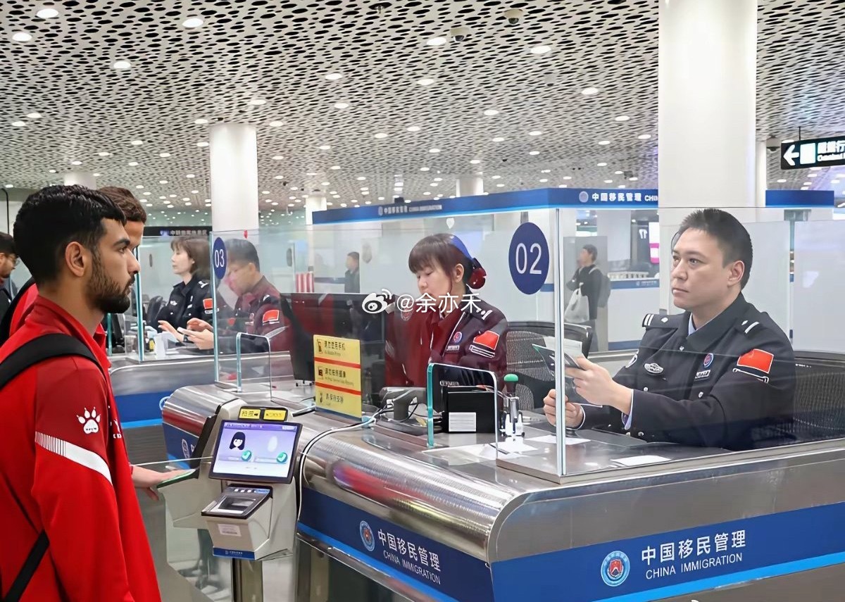 刷到白云机场遣返印度旅客新闻，感慨良多。该旅客行李无现金、无酒店与返程机票，行程