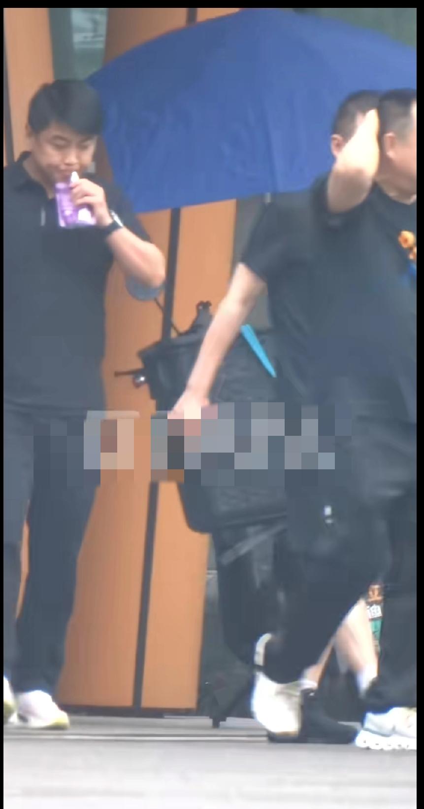 笑不活了！国乒主帅王皓的“反差萌”被拍个正着！
 
谁懂啊！刷到王皓指导的路透，