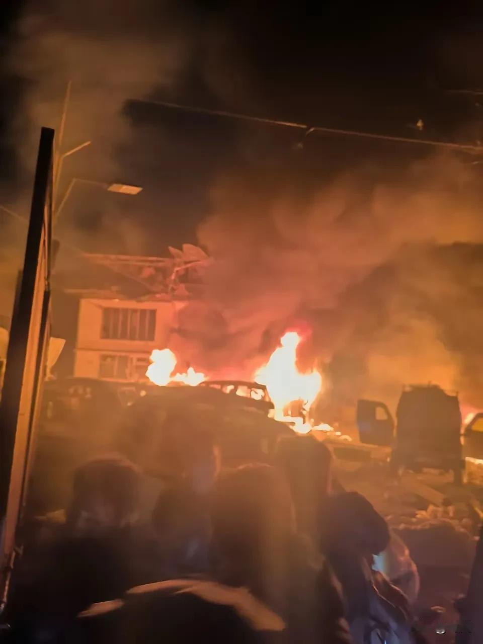 突发！印度一警察局发生恐怖袭击爆炸，34人死伤！事发当地时间14日晚上，在印巴边