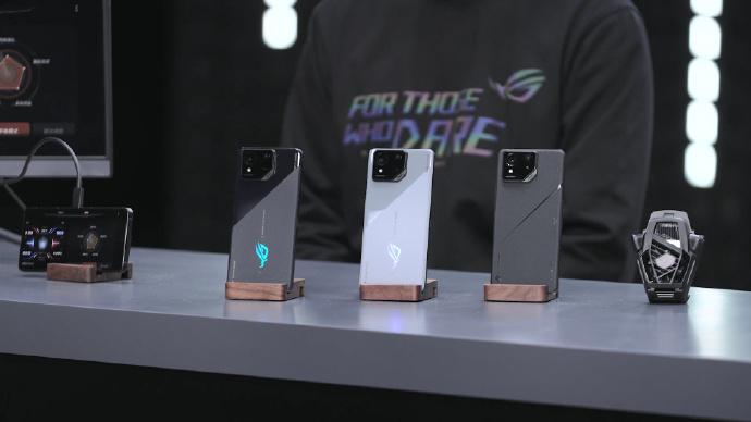 ROG游戏手机8售价4799元起，ROG游戏手机8 Pro售价5999元起，这定