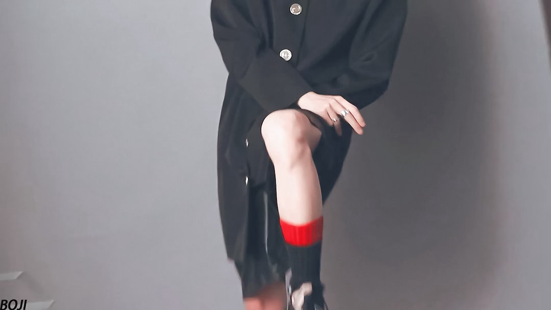 这个腿也太白了吧，我羡慕了～ 