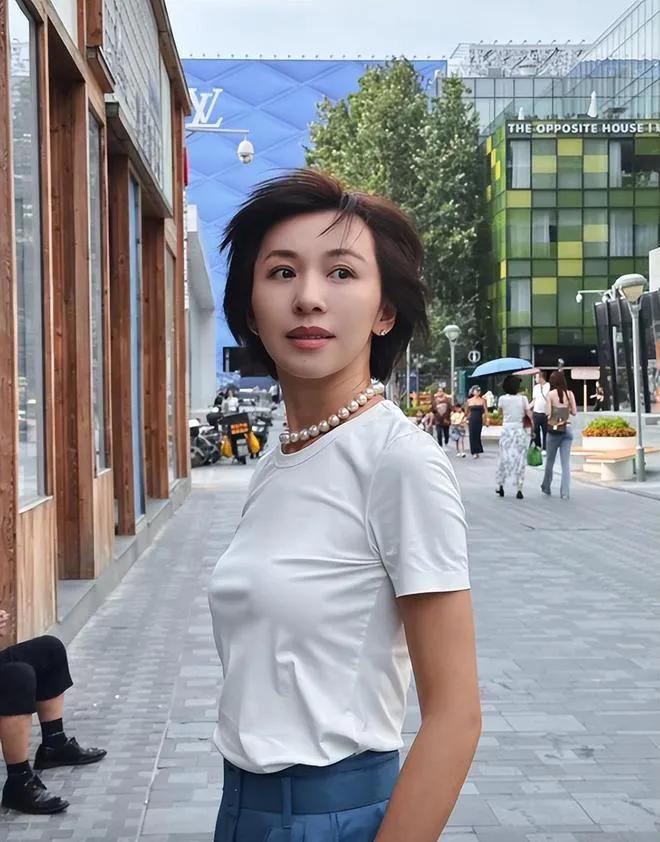 有人说欧阳夏丹是央视最美的女主持人 ，你觉得呢？