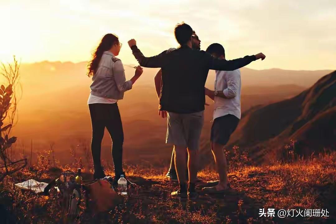 成熟的底层逻辑，是主动建设
一个人长不大的根本原因，是思维逻辑还停留在“索取模式