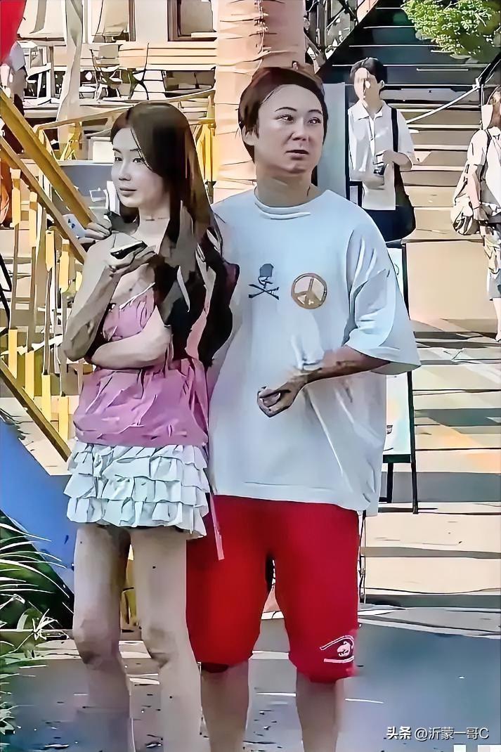 王思聪到底怎么了？两眼无神，目光呆滞，脸色臃肿，面无表情！