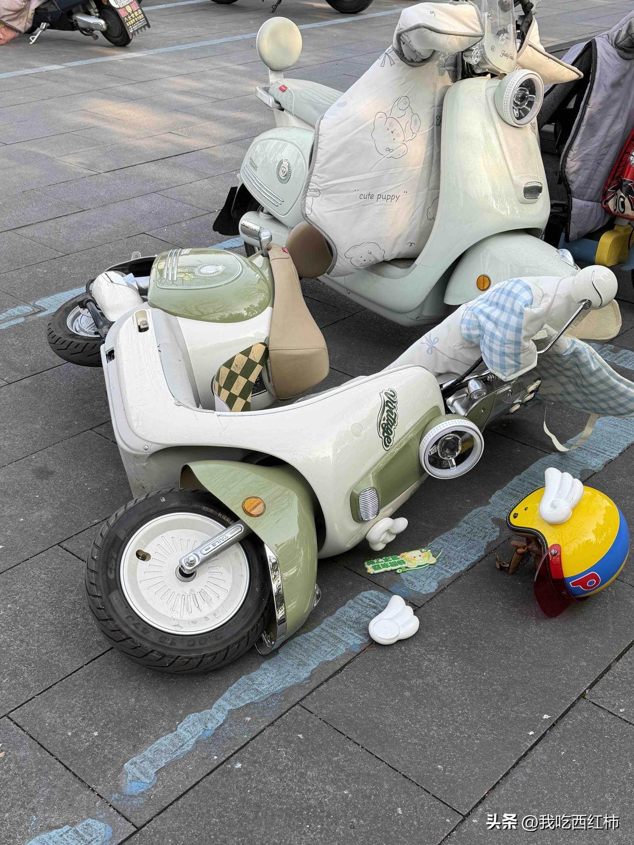 哭了，觉得我的小电驴好可怜
也是刚上班路上想的...🥹感觉我的小电驴自从跟着我