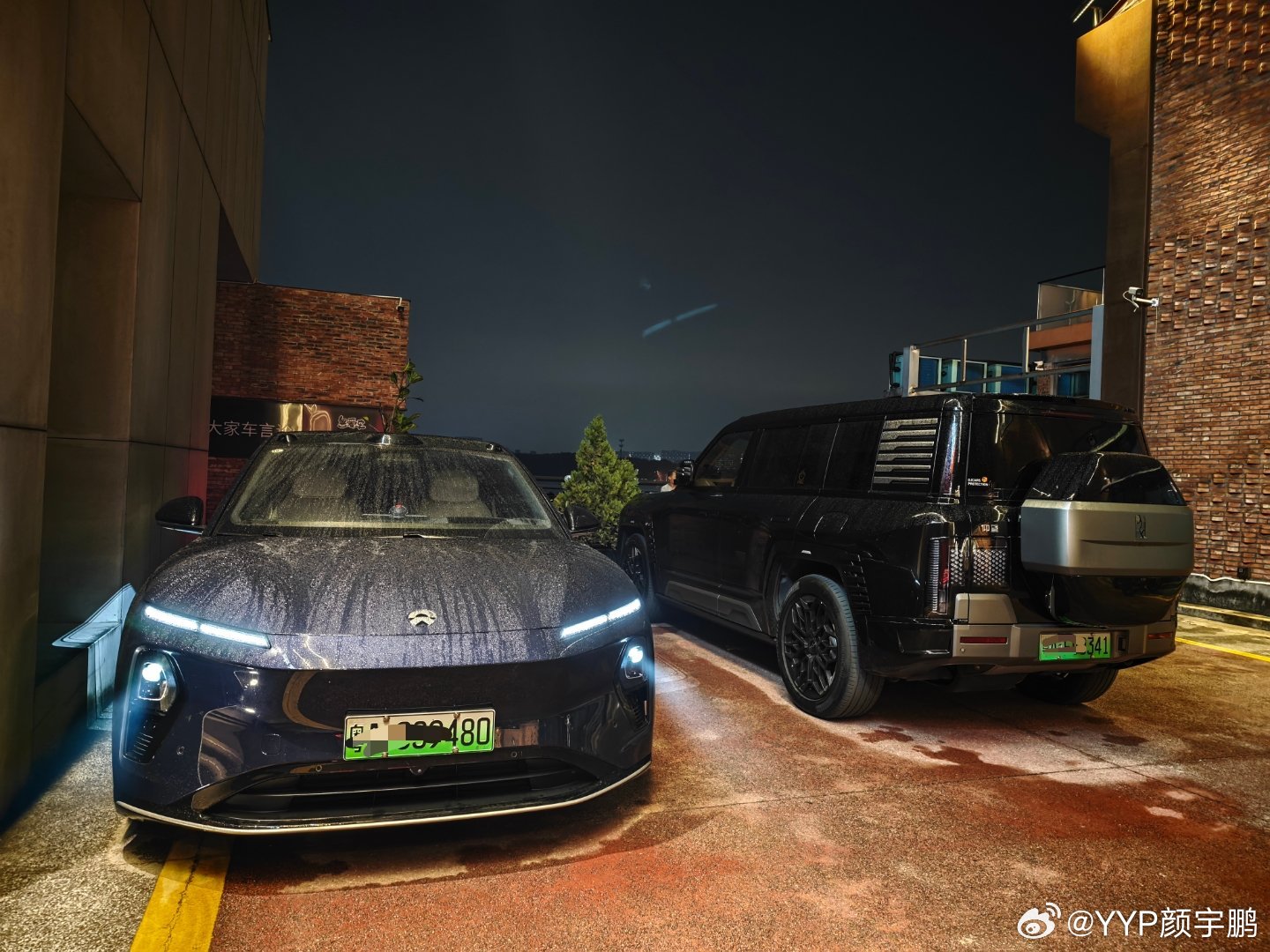 如果你有两台车，当下最大的幸福感不是它们的功能有多互补，而是一台单号，另一台双号