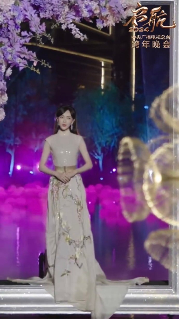 #唐嫣国风妆##唐嫣国风造型# 唐嫣好美，已经迫不及待想看到这次的惊艳瞬间了[哇