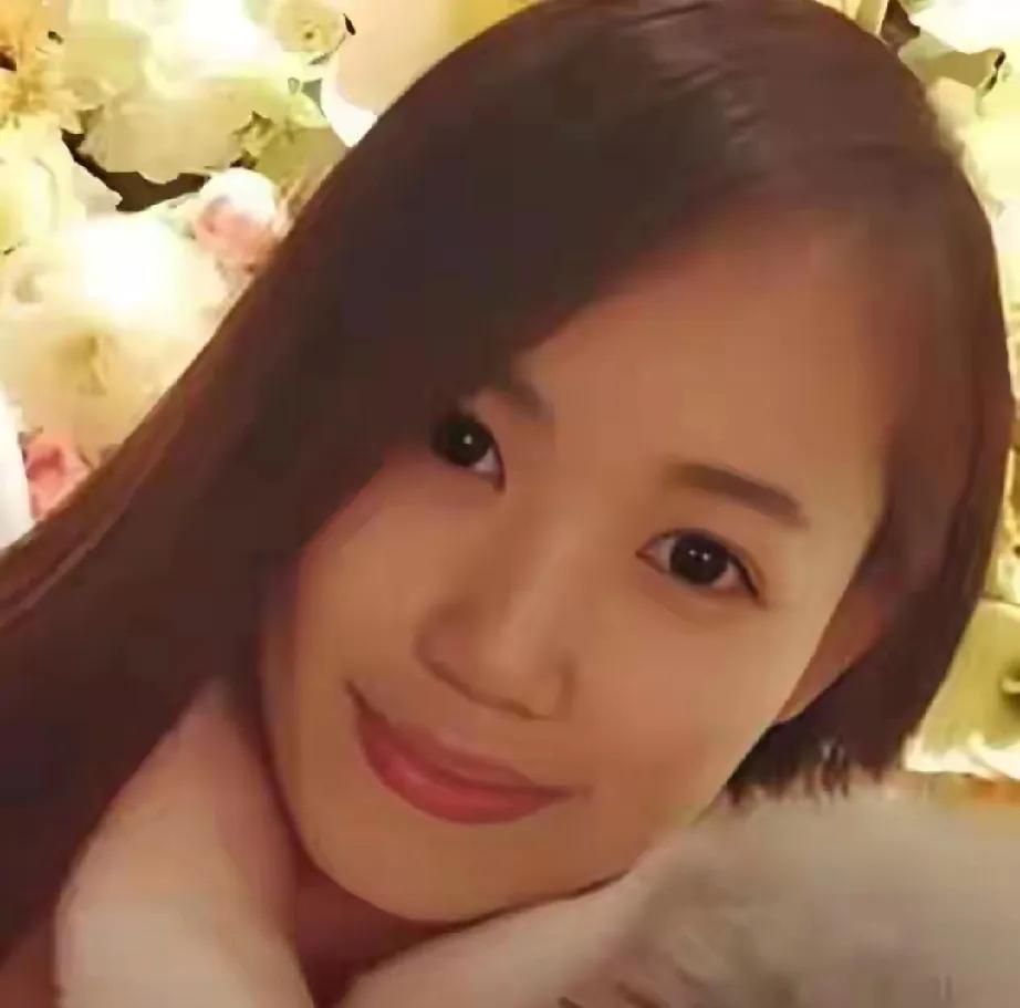 7年前王宝强马蓉离婚大战闹得满城风雨，马蓉被骂得体无完肤，大家都以为她会就此落魄