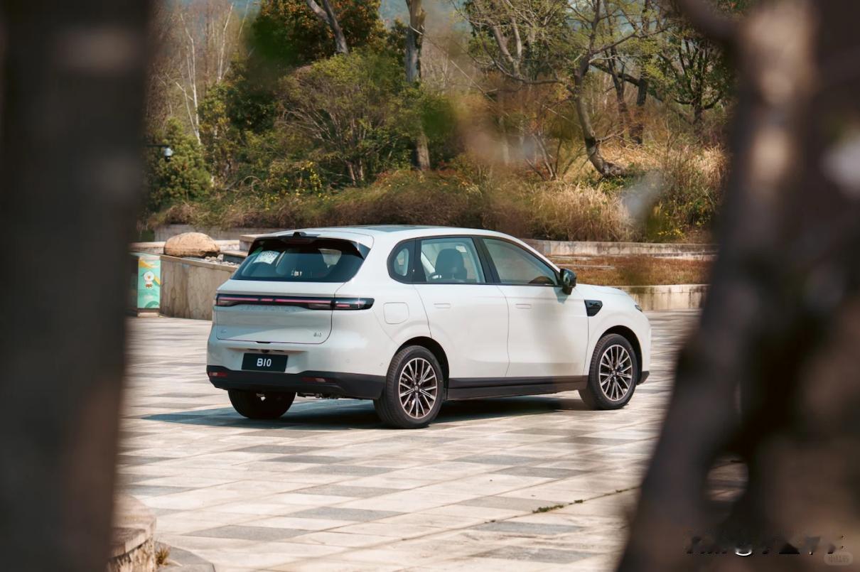 零跑B10全球试驾，海外媒体开始羡慕中国同行了？
 
这段时间我在不少海外网站上