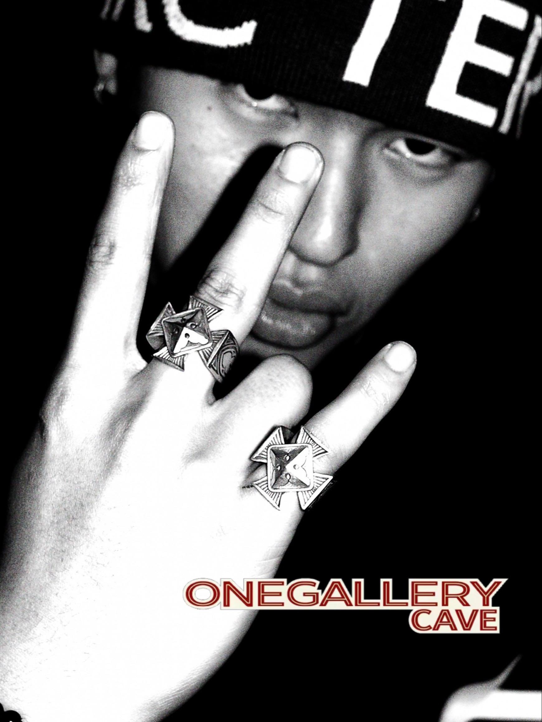 名为FIRST STEP的戒指。第一步，代表了ONEGALLERY C...