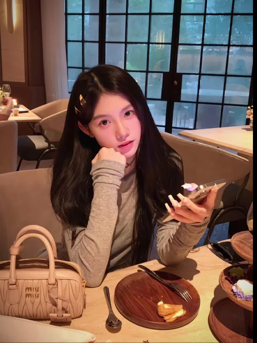 一个男人最大的败笔就是  让一个有情有义的女孩突然觉得有钱就行… ( ...