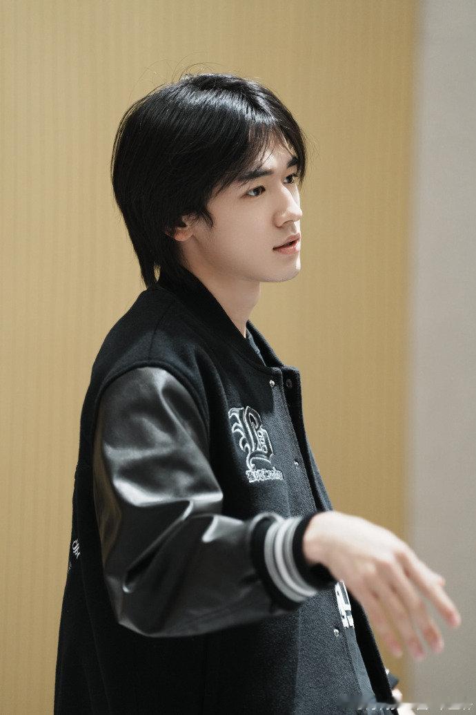 宋亚轩训练随拍 宋亚轩广州演唱会训练 宋亚轩训练随拍来啦 