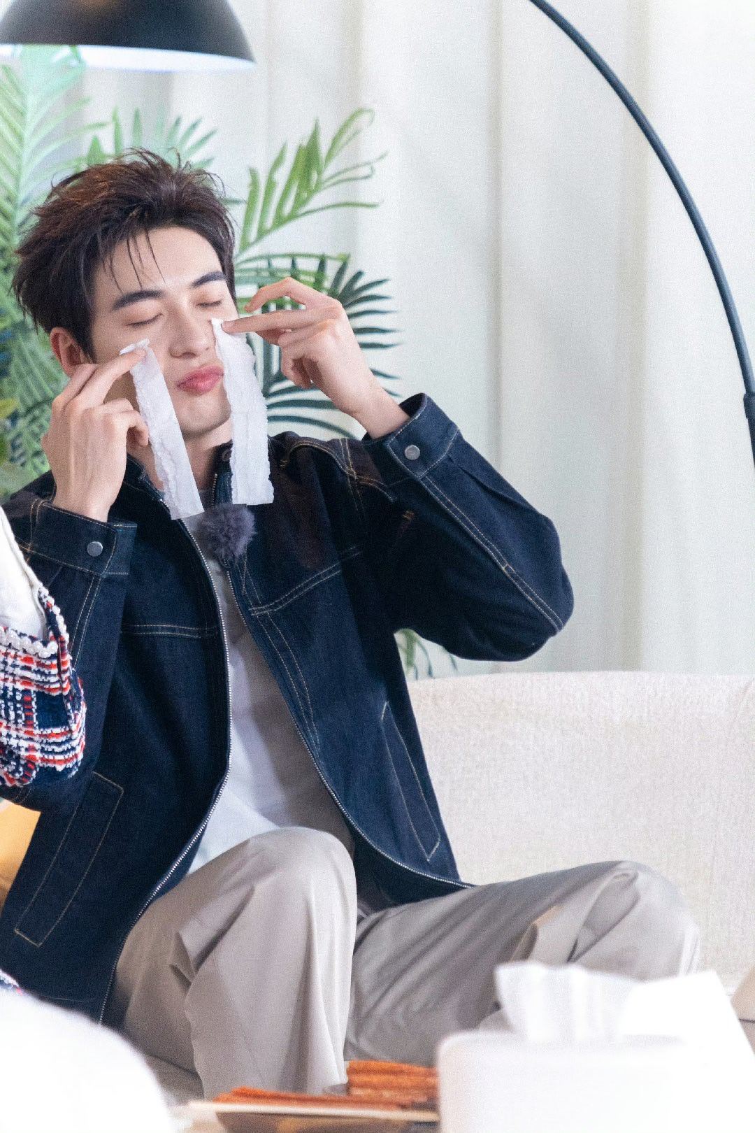 这组图最近也被翻出来几张，大家知道这是在宣传哪个角色吗？ 