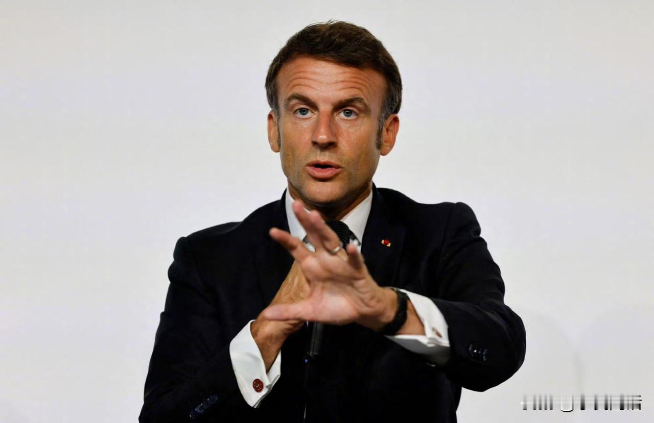 这得多少钱啊？[偷笑]不打算支持乌克兰了！
法国总统马克龙在阿布扎比对法国军人发