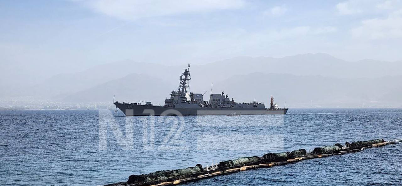 🔻赶赴中东战区的德伯特·D·布莱克号驱逐舰（DDG-119）在以色列埃拉特附近