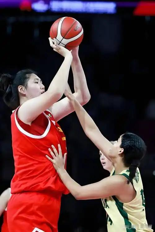 中国女篮计划近期搞几场高强度热身赛，全力备战今年世界杯赛，时间、地点、热身对手都