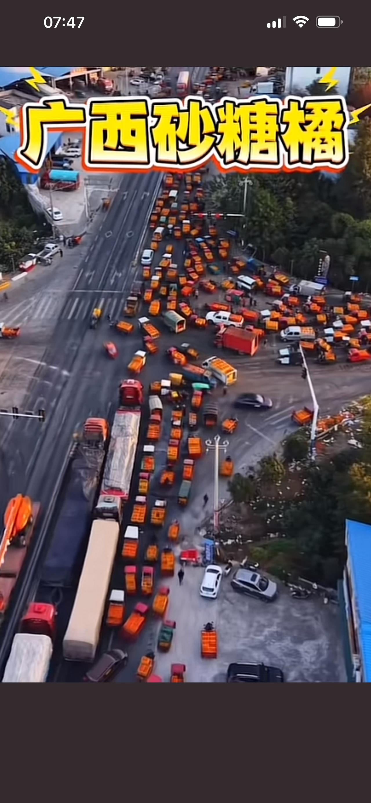 “董宇辉就是一个商人，
一切只为利益，
没有助农……”
这是最近“群演”们攻击董