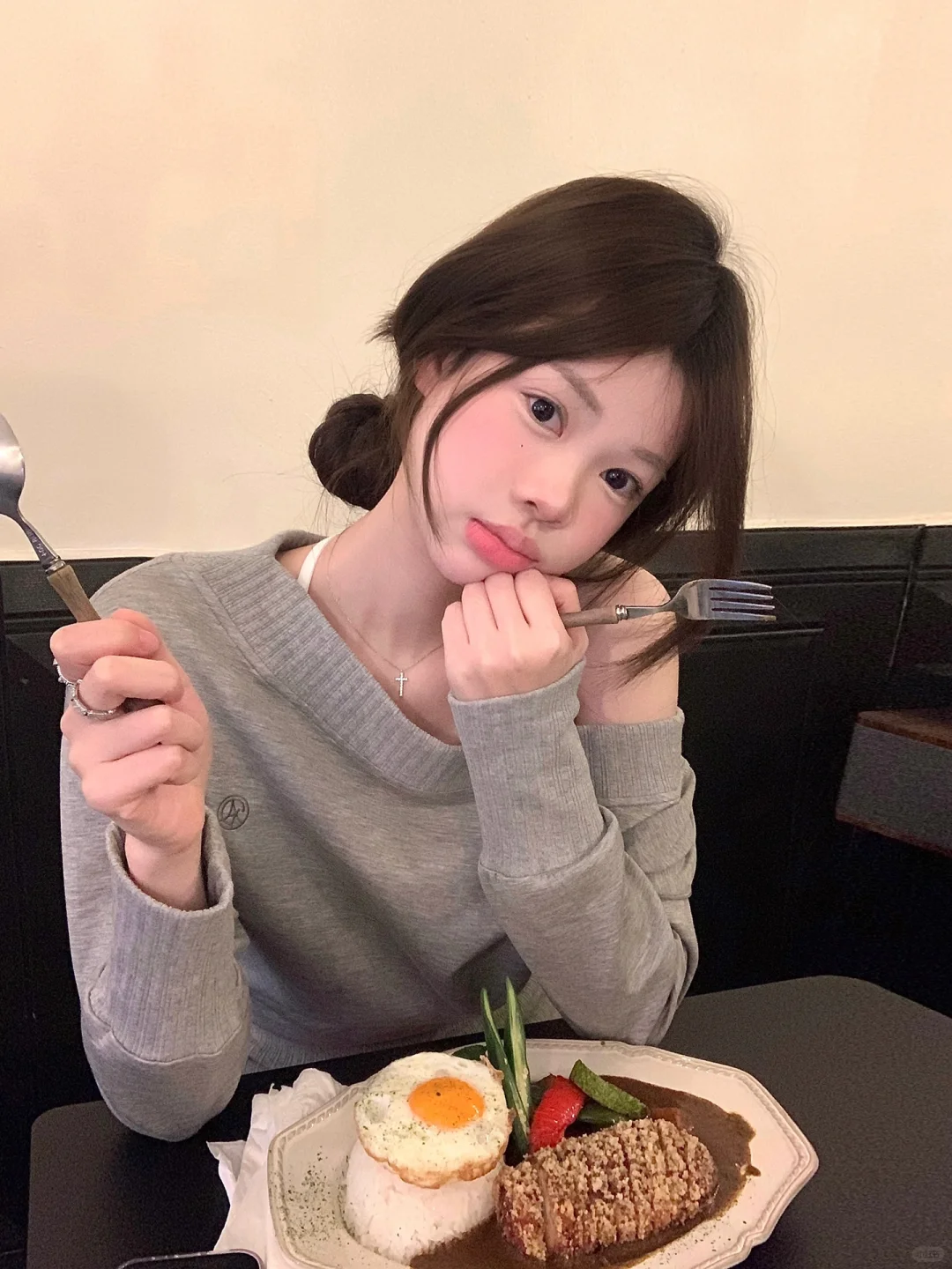 我吃๑⃙⃘´༥`๑⃙⃘) 𐂐