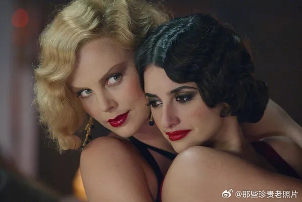 2004年《巴黎烟云》“南非美钻”查理兹·塞隆，“西班牙小妖精”潘妮洛普·克鲁兹