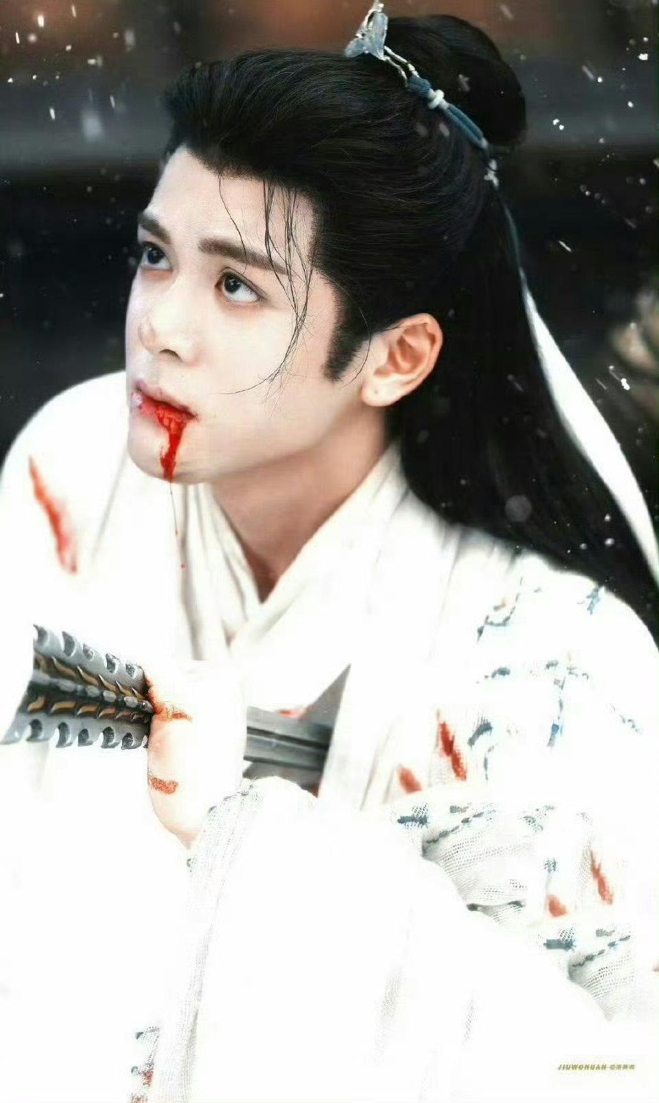 曾舜晞这条路走了8年曾舜晞是一位特别好的演员，从吴邪到白九思，每一步都走得踏踏实
