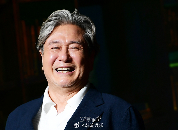 【演员崔岷植谈到出演Netflix剧集《末行手记》感受】崔岷植表示:“能以《末行