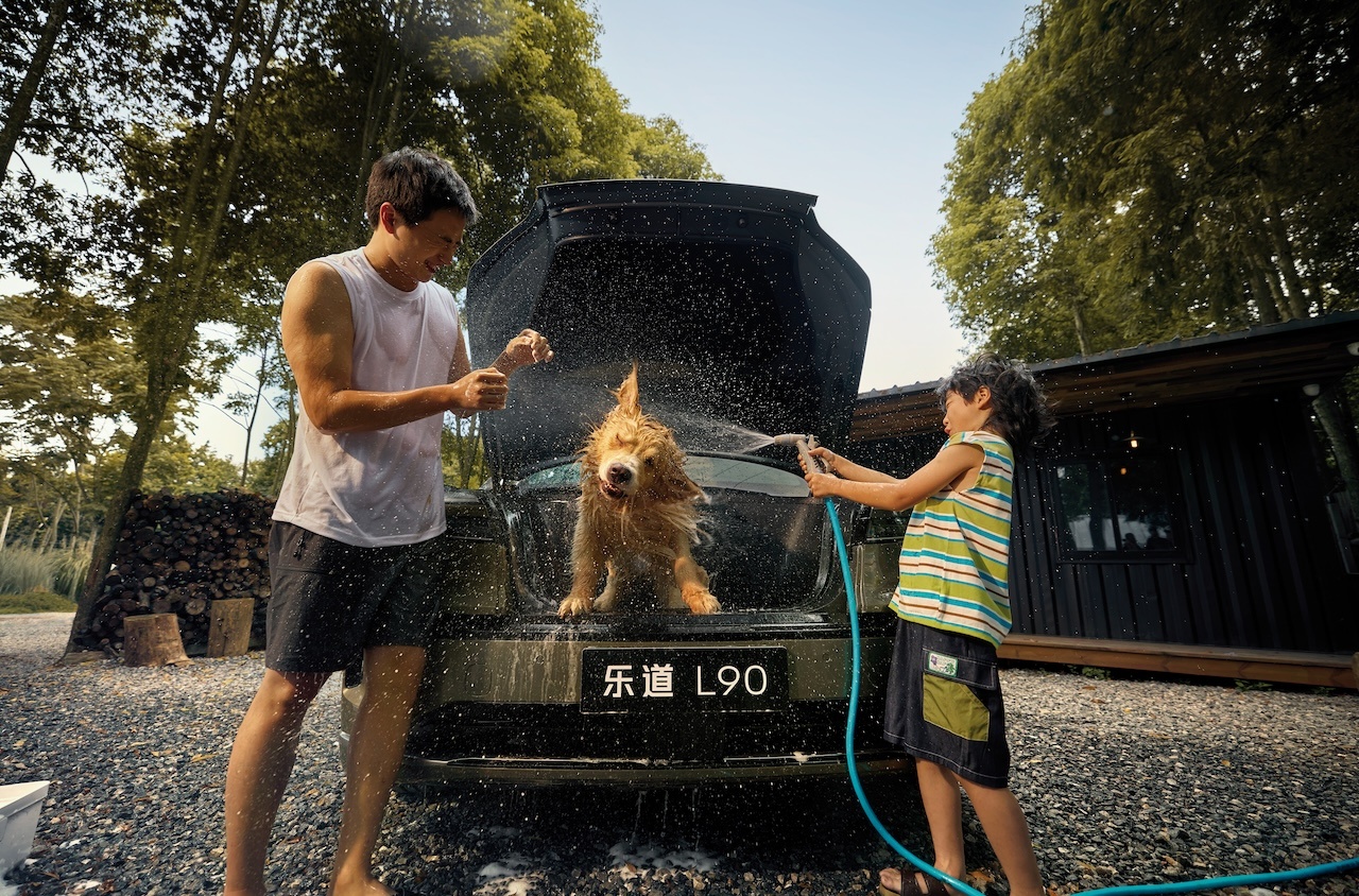 乐道L90作为一台预售价27.99万元起的纯电大6座SUV，直接穿透了市场上一众