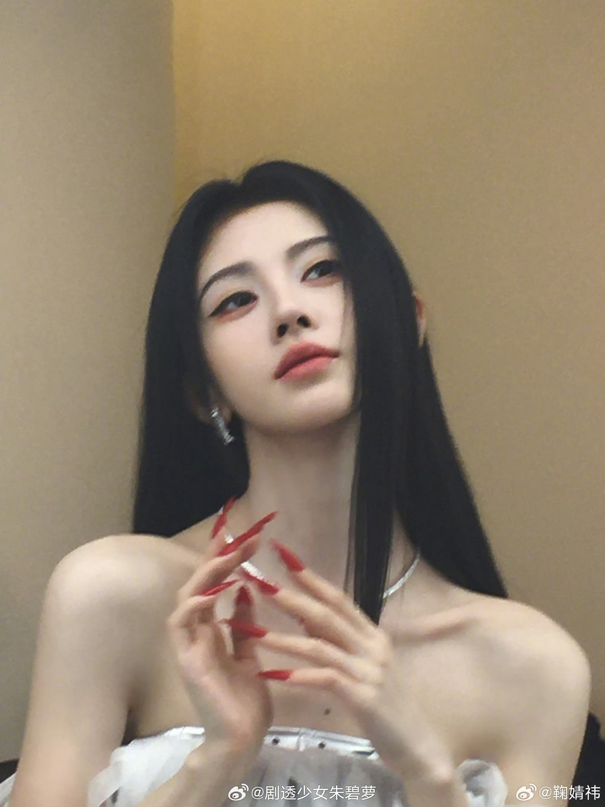 鞠婧祎行走衣服架子鞠婧祎忒有劲了谁懂啊！鞠婧祎真的把衣架子体质焊在身上了🥹风格