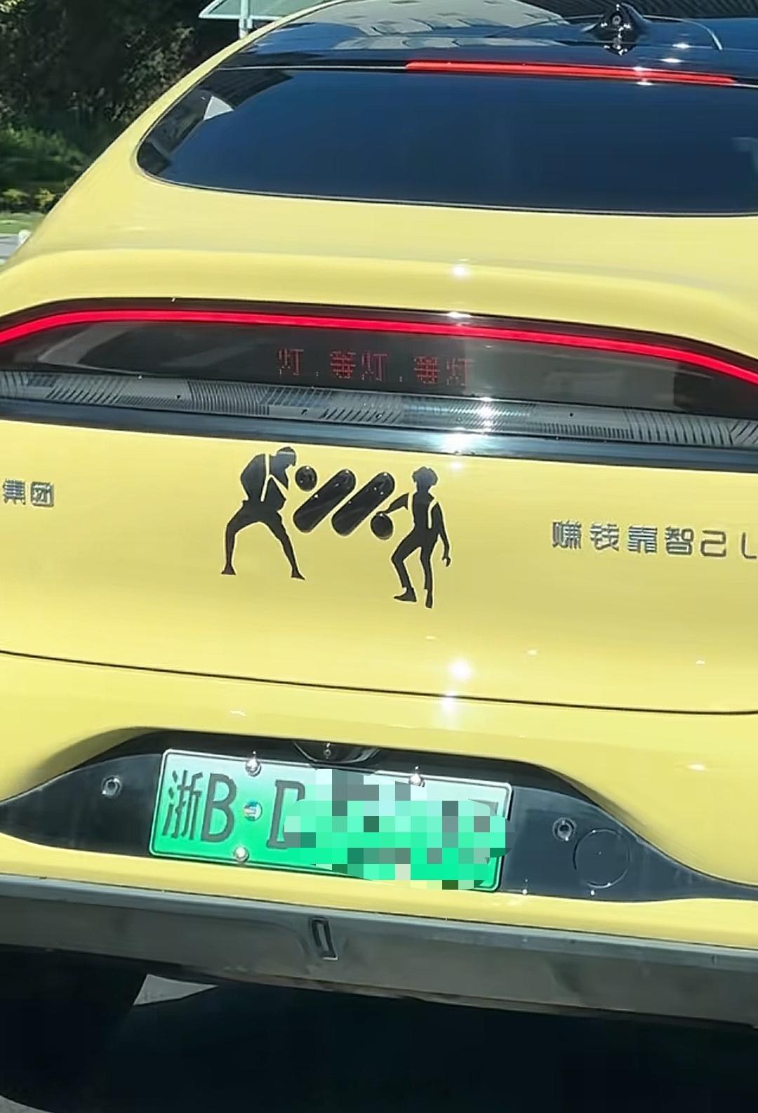 智己的车标很美，都是坤坤真爱粉 ​​​
