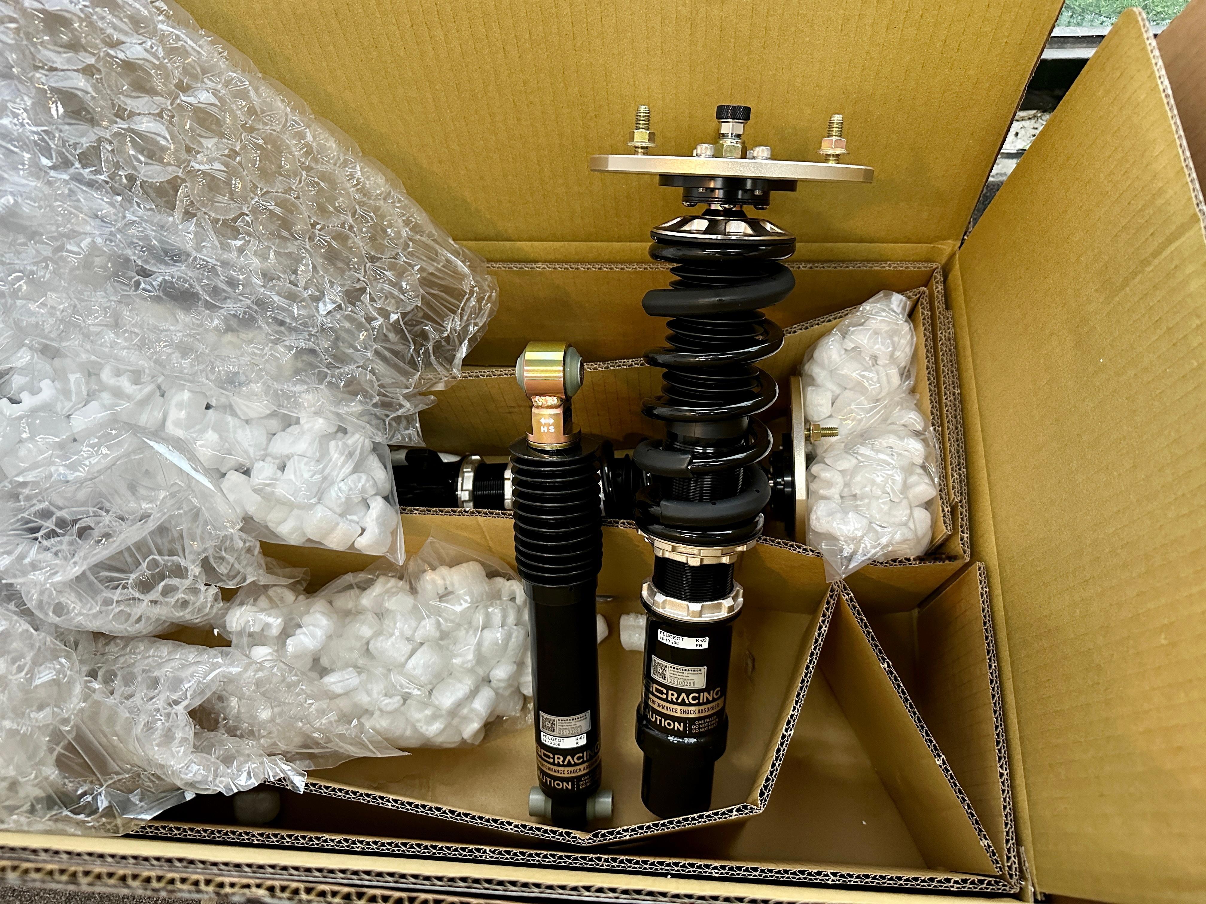 等了两个月的206的避震。为什么不用ER ZX DR HM呢，问就是手里没米。而